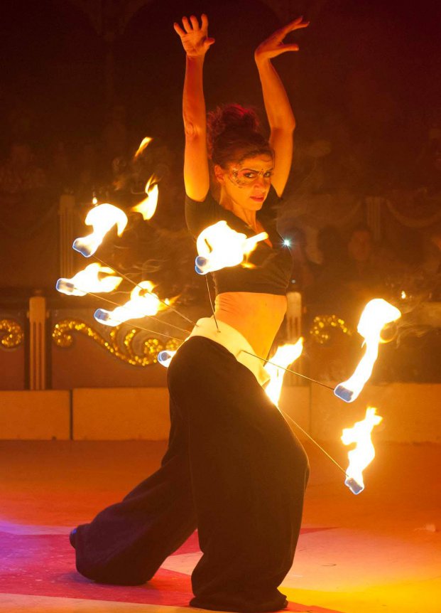 danseuse-feu-spectacle-flamme-suisse-évènement