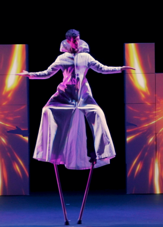 spectacle-lumière-digital-artiste-performance-magique-acrobates-multidisciplinaire-suisse