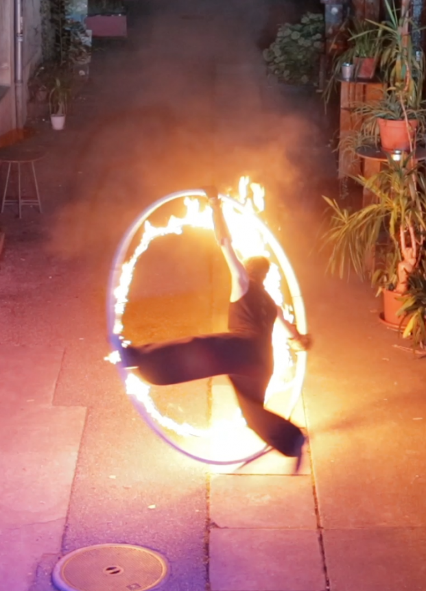 animation-spectacle-performance-pyrotechnie-danse-étincelles-suisse